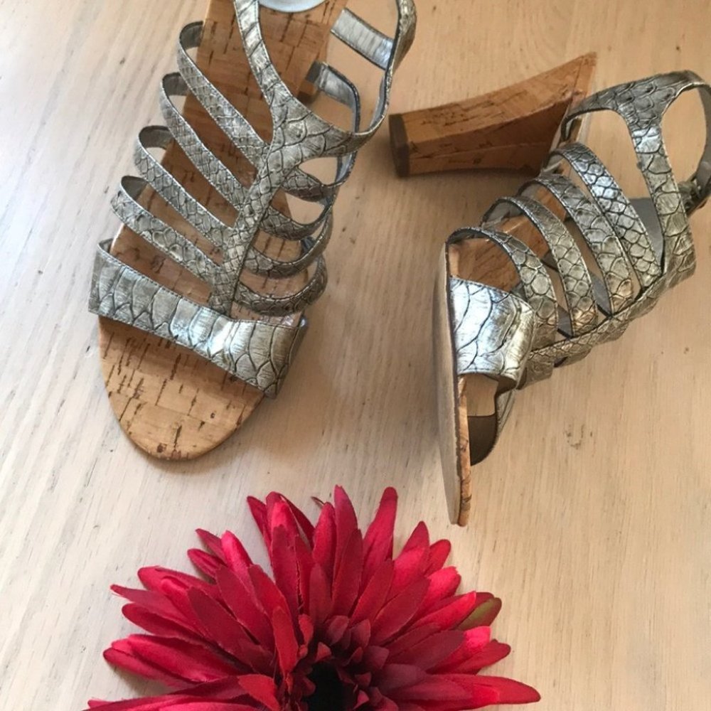 The touch of Nina silver snakeskin shoe with cork heel size 9.5 Y2K vintage - Picture 2 of 8